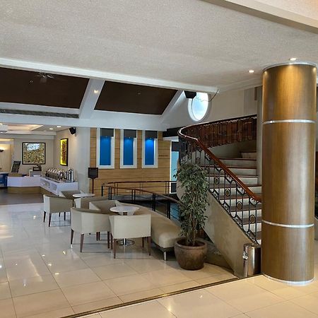 Circle Inn Hotel And Suites Bacolod Buitenkant foto