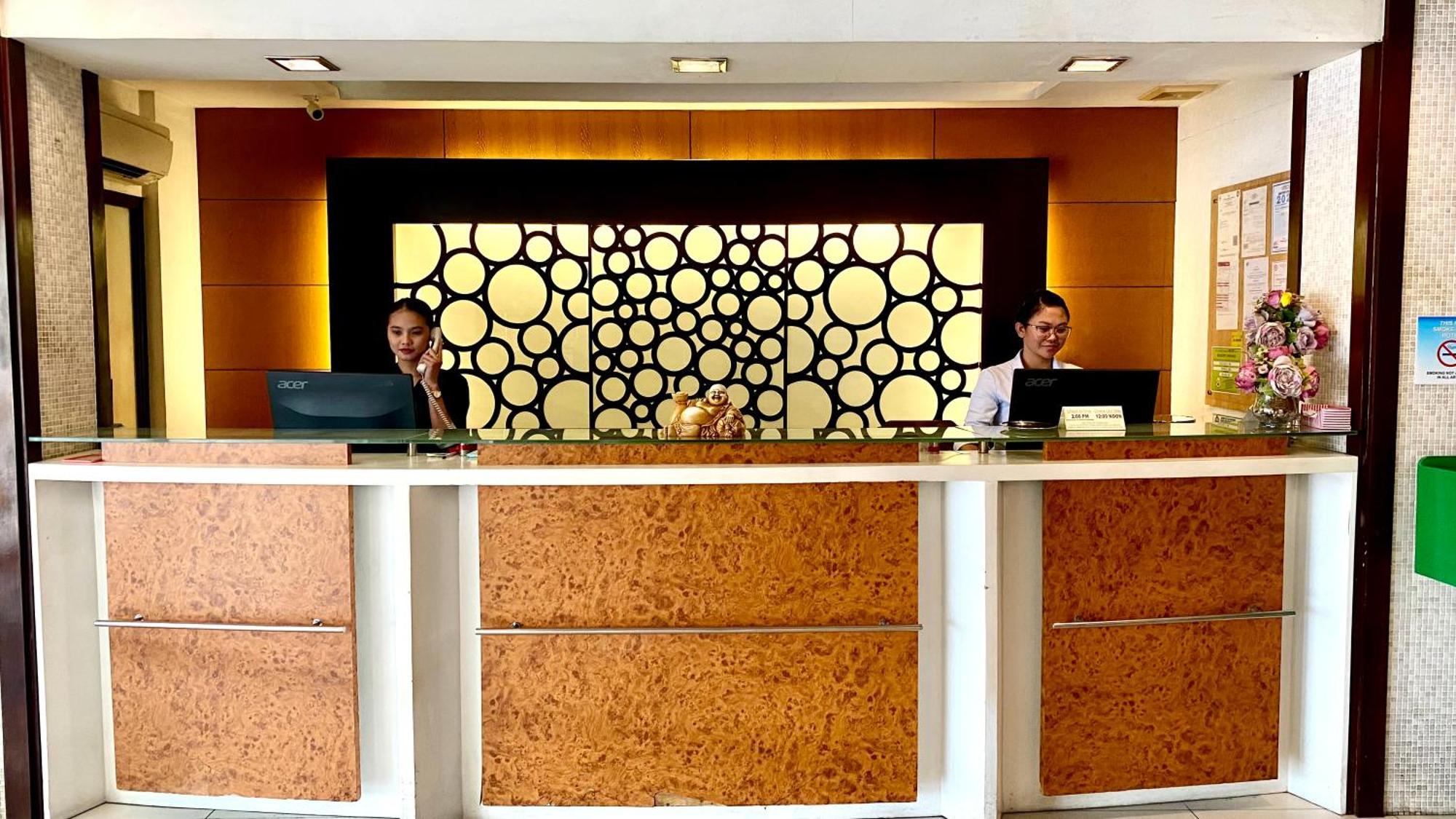 Circle Inn Hotel And Suites Bacolod Buitenkant foto