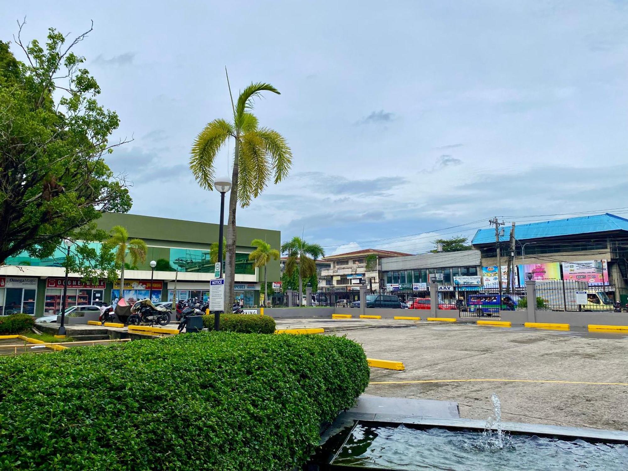 Circle Inn Hotel And Suites Bacolod Buitenkant foto