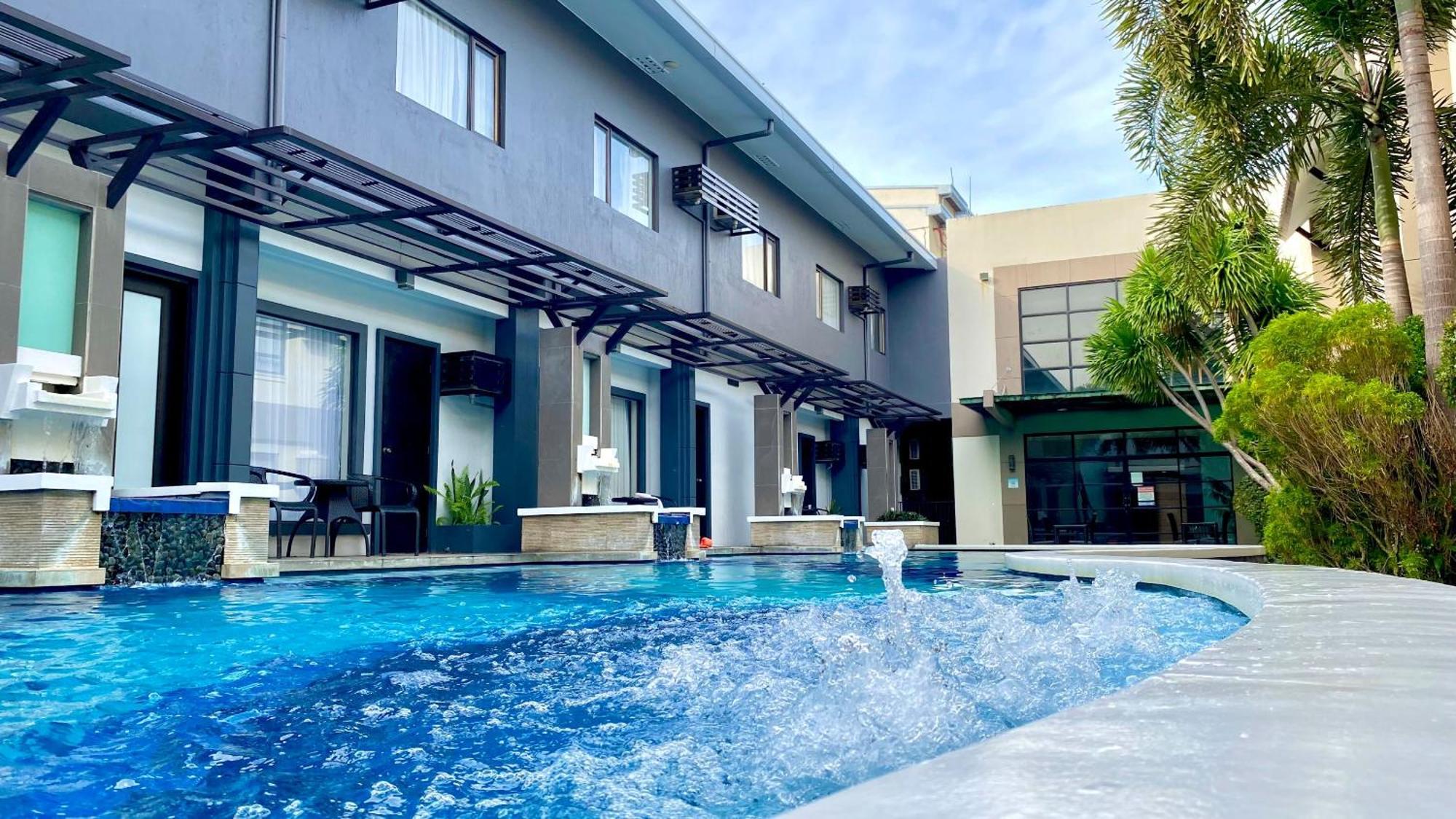 Circle Inn Hotel And Suites Bacolod Buitenkant foto