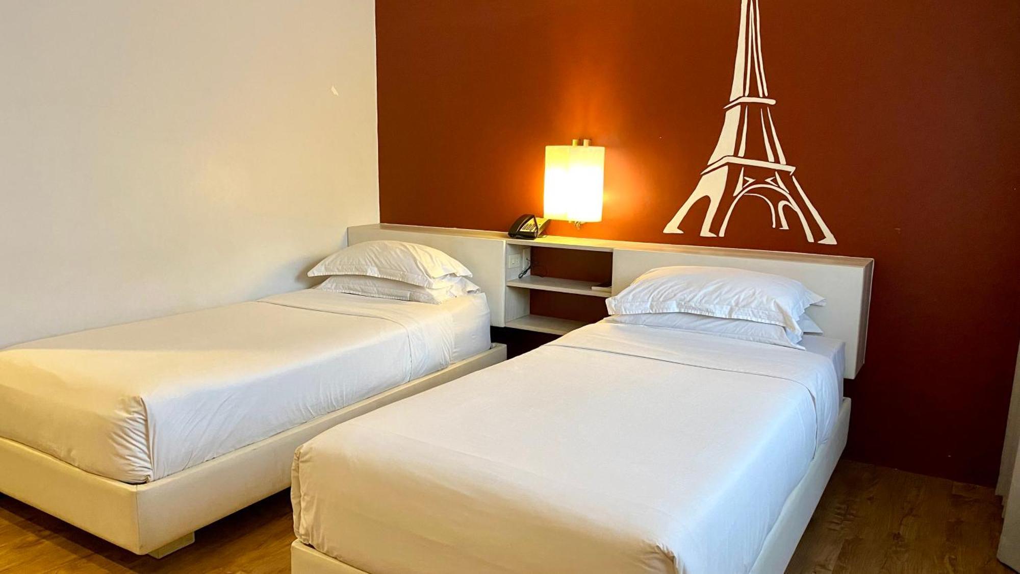 Circle Inn Hotel And Suites Bacolod Buitenkant foto