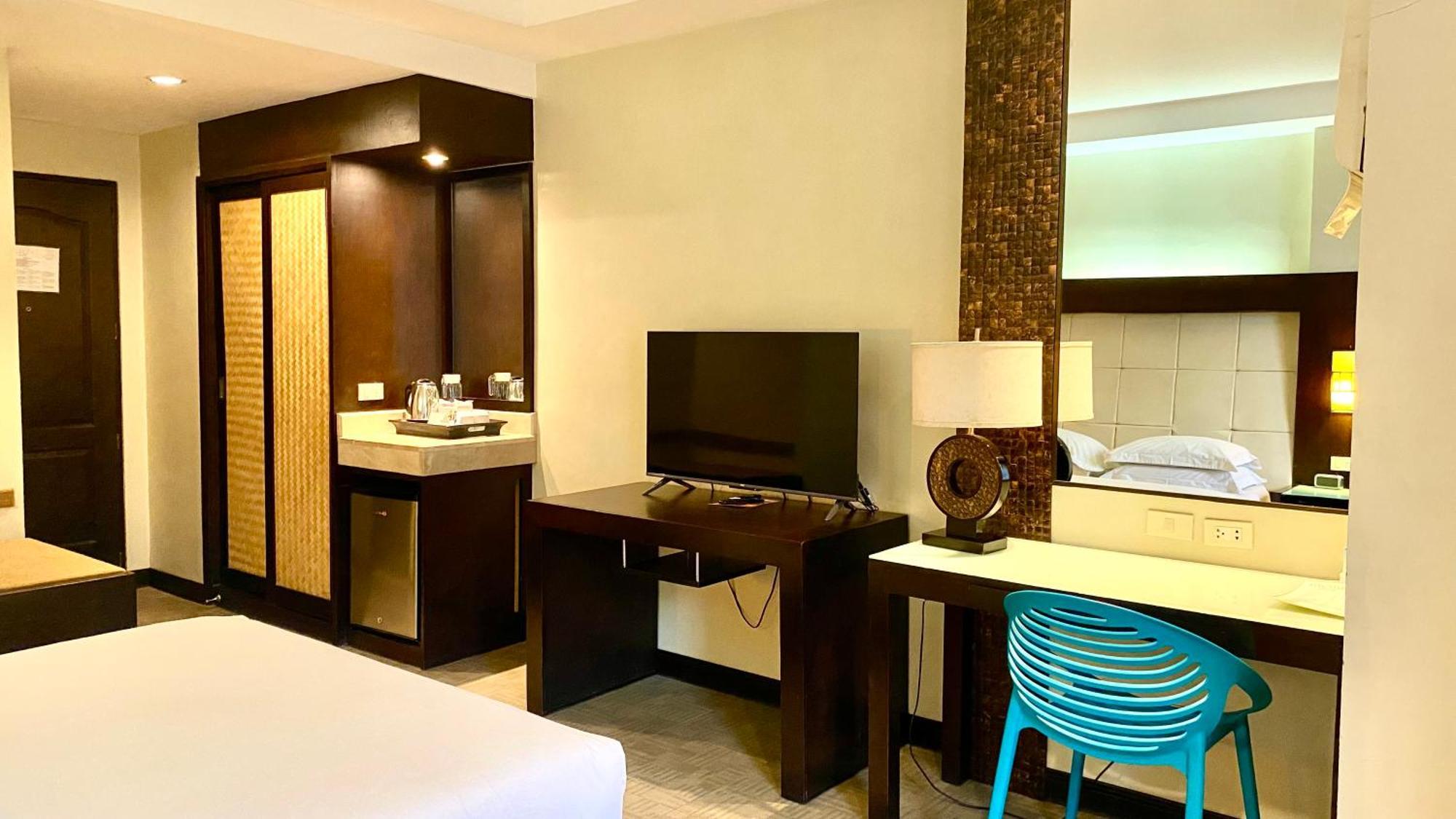 Circle Inn Hotel And Suites Bacolod Buitenkant foto