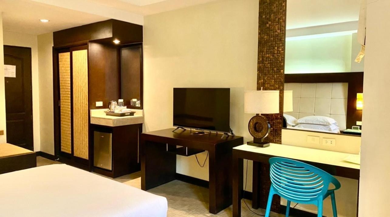 Circle Inn Hotel And Suites Bacolod Buitenkant foto
