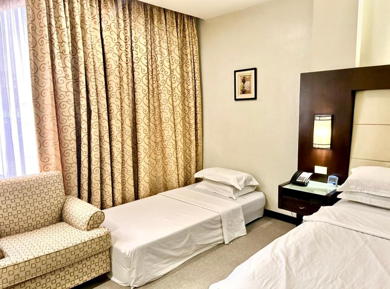 Circle Inn Hotel And Suites Bacolod Buitenkant foto