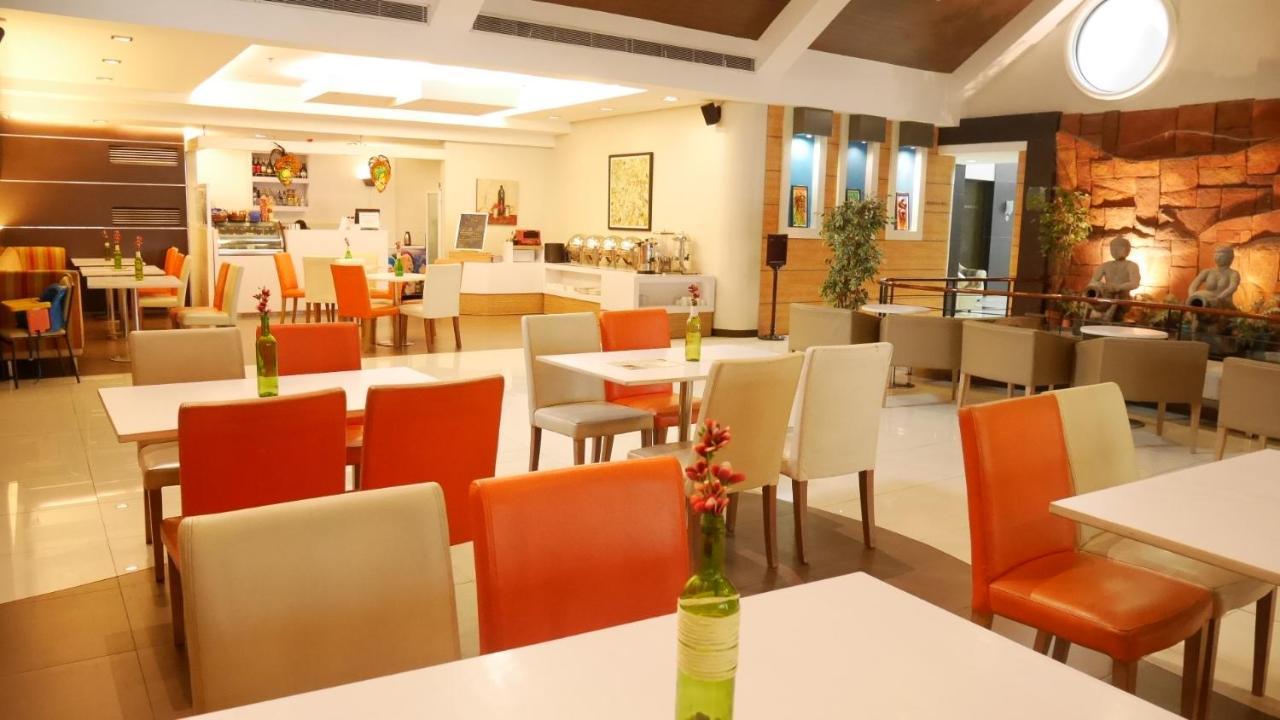 Circle Inn Hotel And Suites Bacolod Buitenkant foto