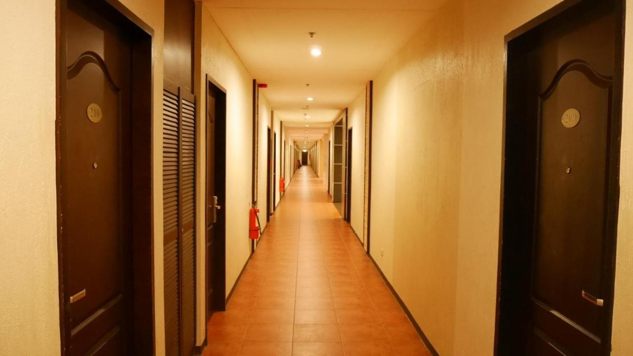 Circle Inn Hotel And Suites Bacolod Buitenkant foto