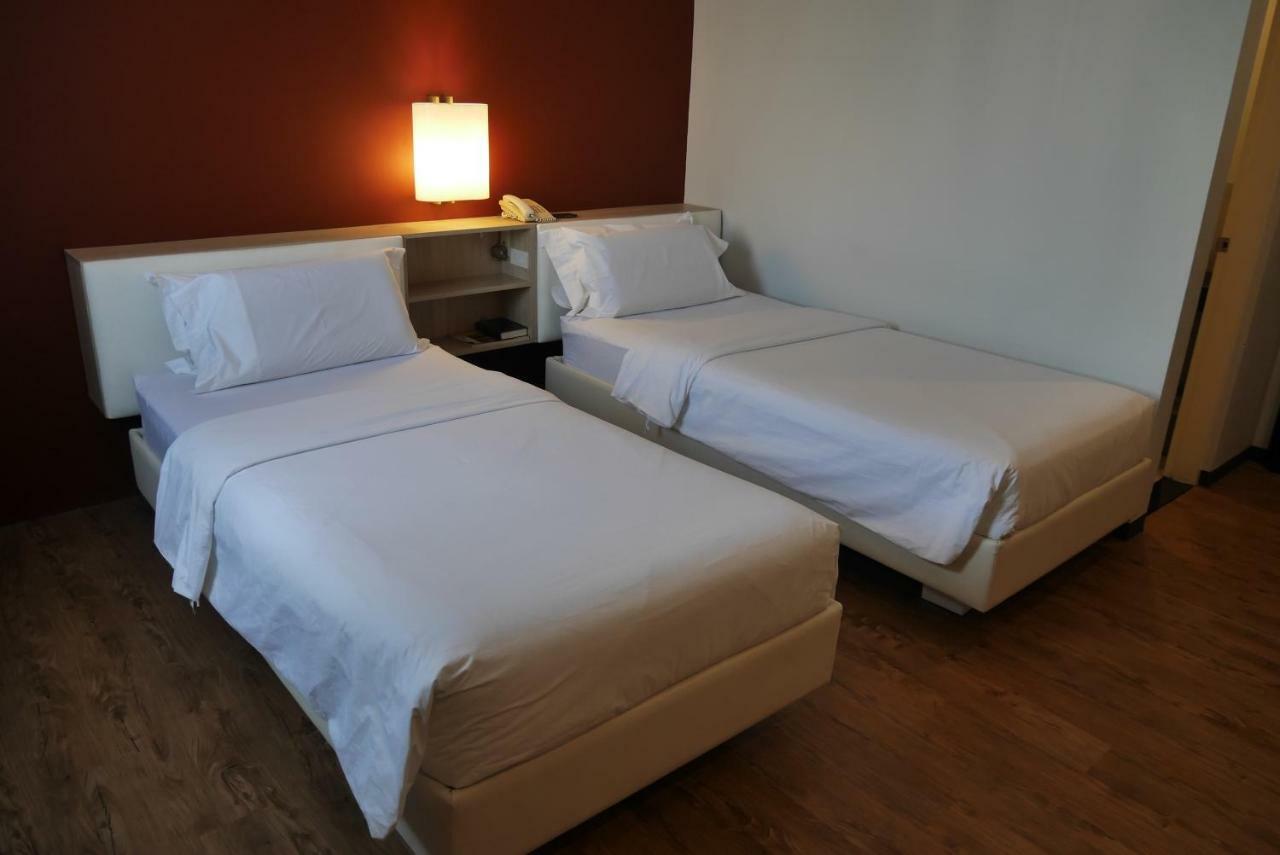 Circle Inn Hotel And Suites Bacolod Buitenkant foto