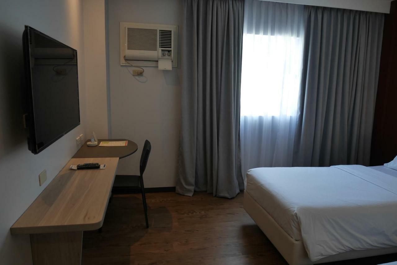 Circle Inn Hotel And Suites Bacolod Buitenkant foto