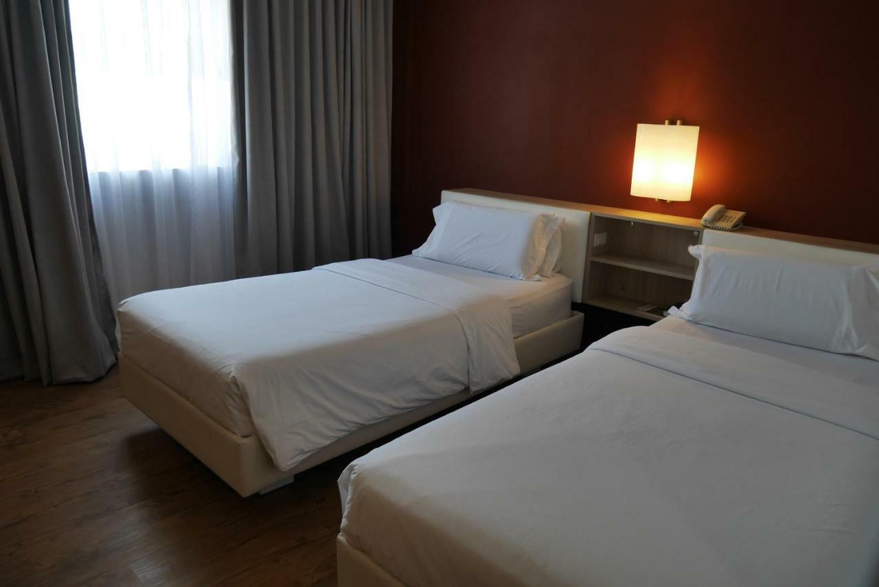Circle Inn Hotel And Suites Bacolod Buitenkant foto
