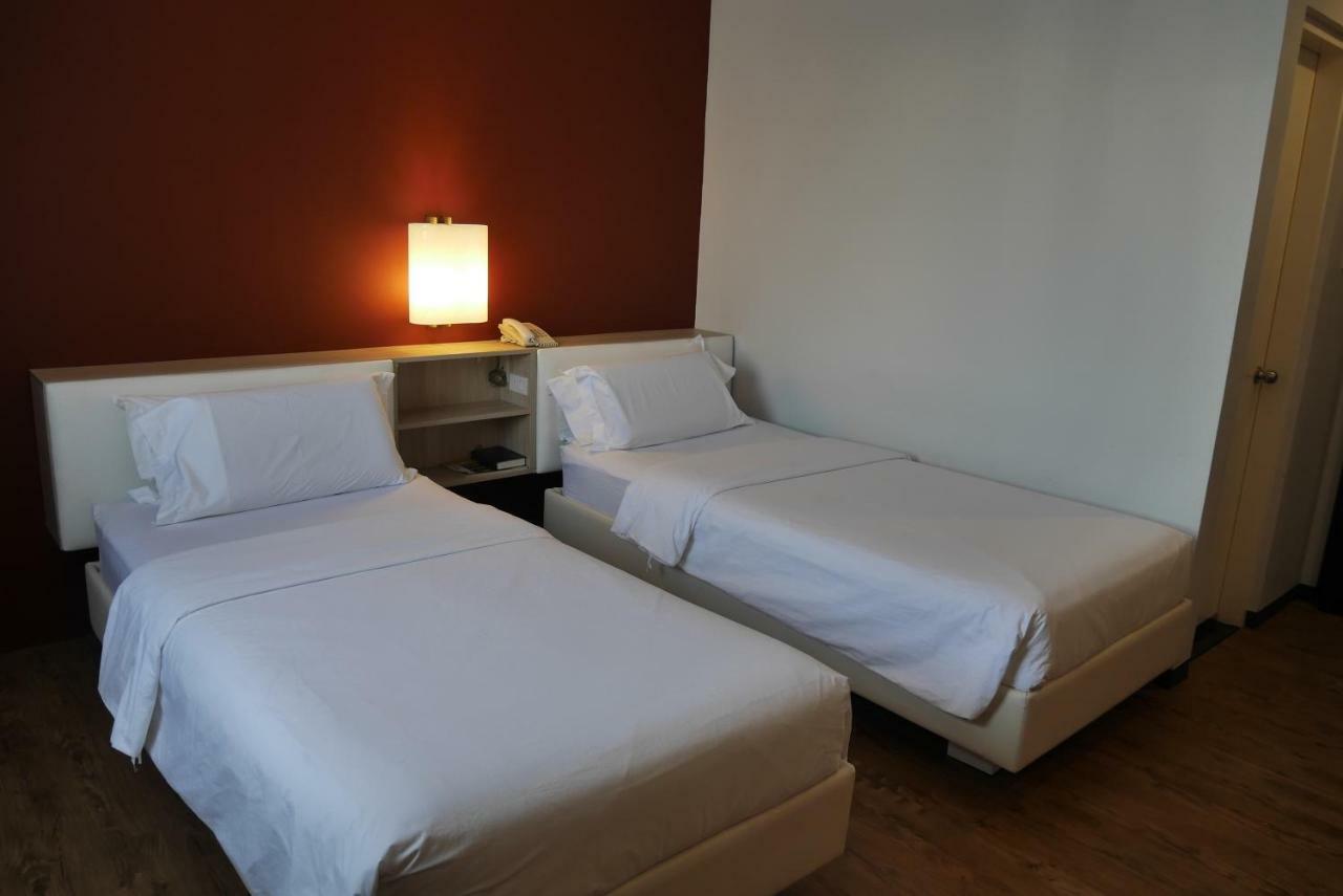 Circle Inn Hotel And Suites Bacolod Buitenkant foto